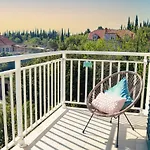 Grand Pinea דירה Čilipi