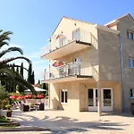 Grand Pinea דירה