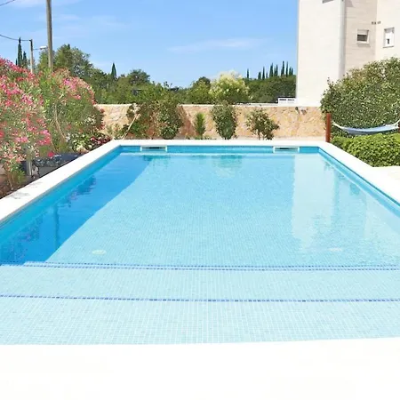 Apartment Grand Pinea Cilipi